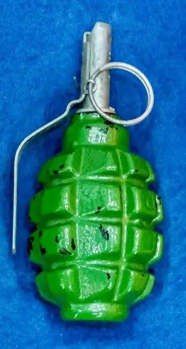 Почему взрыв гранаты под водой опаснее