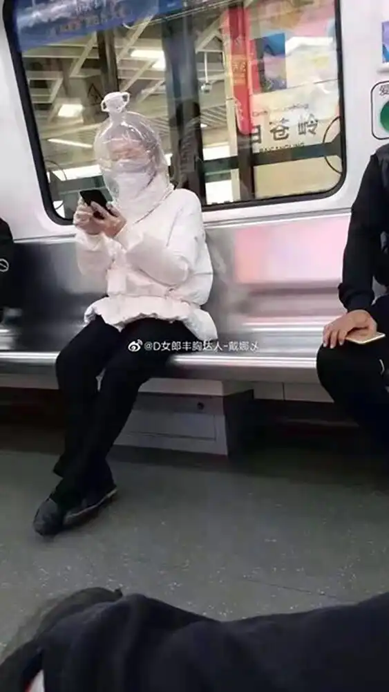 Как китайцы спасаются от коронавируса в бутылке