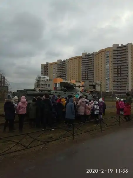 БТР пригласили на урок в петербургскую школу