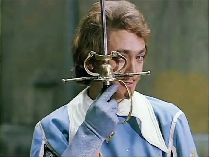 Хоть Бог и запретил дуэли, но к шпаге чувствую талант...