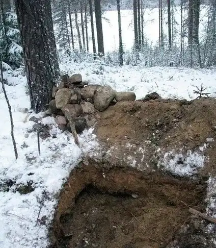 Жена выгнала мужа из дома и он построил себе теплый домик в лесу своими руками