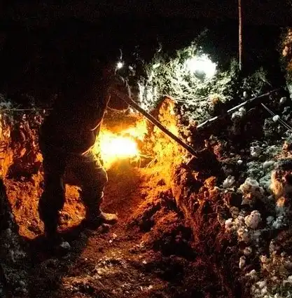 Жена выгнала мужа из дома и он построил себе теплый домик в лесу своими руками