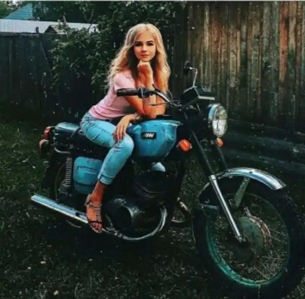 Фотографии девушек из смартфонов мужчин, которые они хранят в тайне от жен