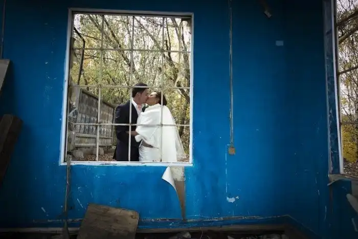 Мир в труху, они гуляют: свадьбы на фоне апокалипсиса