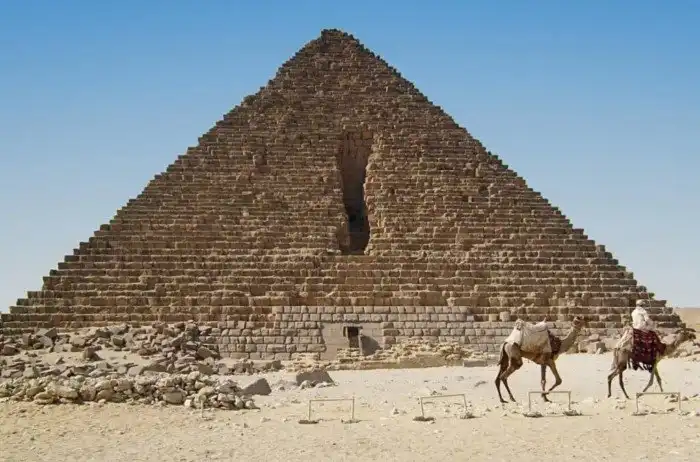 Султан Аль-Азиз хотел снести пирамиды. Чем закончился грандиозный проект 12 века