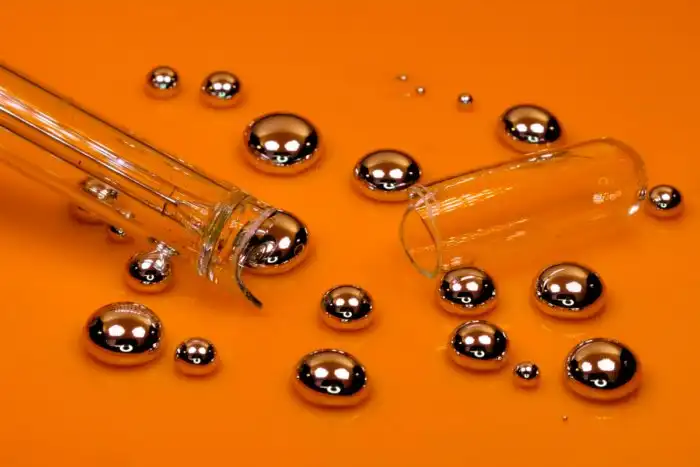 Почему ртуть жидкая, в отличие от других металлов