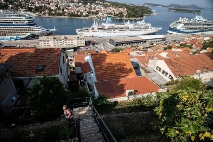 «Чрезмерный туризм» или проклятие круизных лайнеров