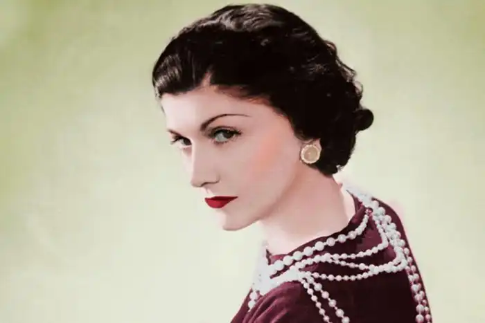 Почему девушки стали брить ноги и при чем тут Вторая мировая война