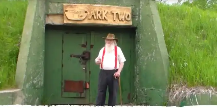 Бункер из школьных автобусов