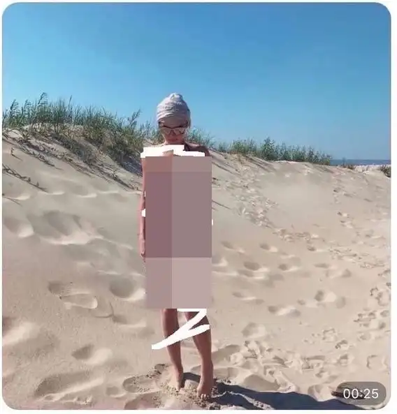 Девушка отправила своему парню фото в купальнике, увидев которое он сразу расстался с ней