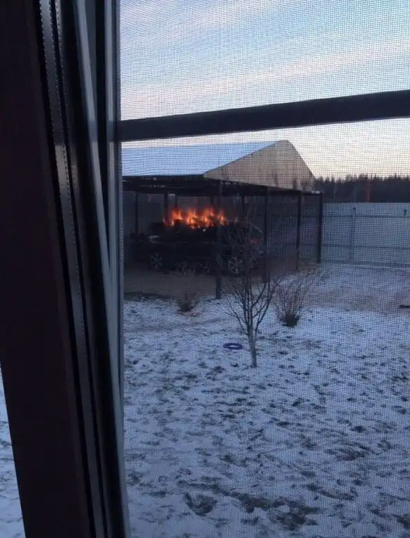 Этих отражений не должно было быть. Всему виной случайность