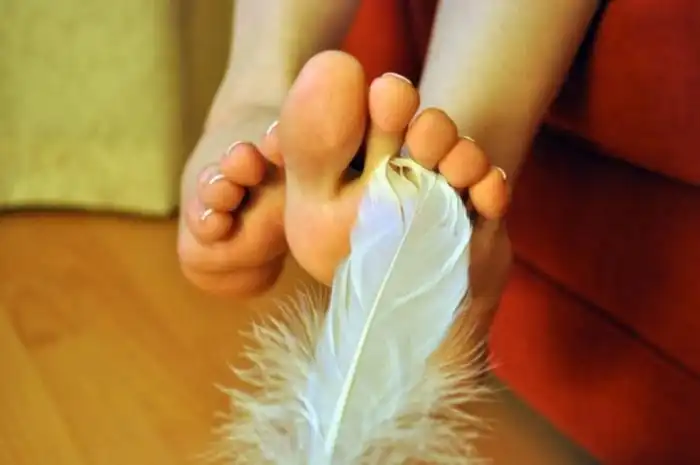 Почему люди боятся щекотки?