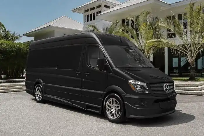 Как выглядит роскошь: бронированный Mercedes-Benz Sprinter от Lexani Motorcars
