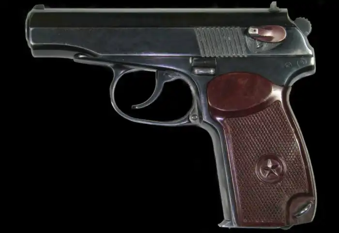 Какой пистолет выдали Семёну Семёнычу?