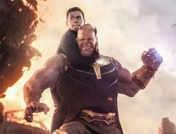 Парень мастерски фотошопит себя на кадры из фильмов