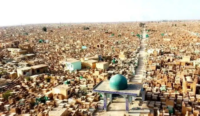 Самое большое кладбище на Земле, которое из-за недавних войн стало больше ещё на 40%