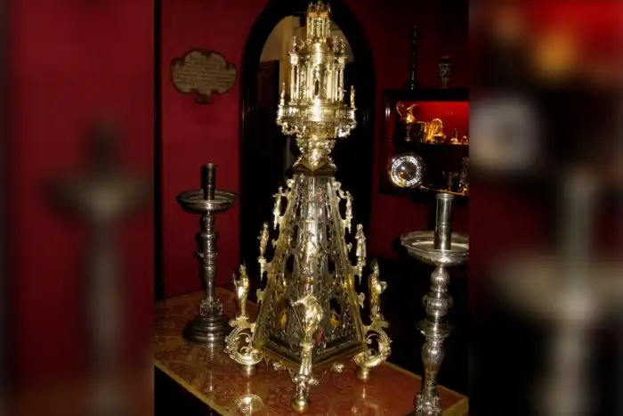 Зачем верующие молятся мощам, если душа покидает тело после смерти?