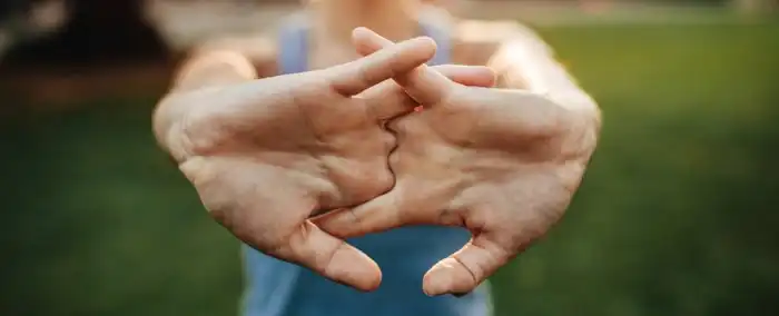 Правда ли, что при хрусте пальцами можно заработать артрит?