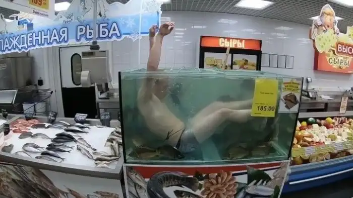 «Свежая» рыба. Что на самом деле происходит в аквариумах супермаркетов?