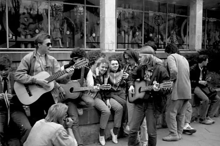 Про зелень стекла. Почему сегодня молодые не понимают, о чём были песни Цоя