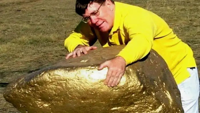 Почему люди ценят золото с древних времен, ведь оно не практично?