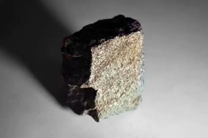 Что такое «краеугольный камень», о котором постоянно говорят?