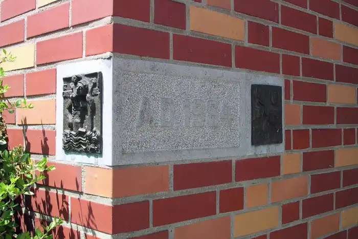 Что такое «краеугольный камень», о котором постоянно говорят?