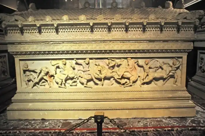 Что нашли ученые в древнем египетском саркофаге возрастом 2300 лет?