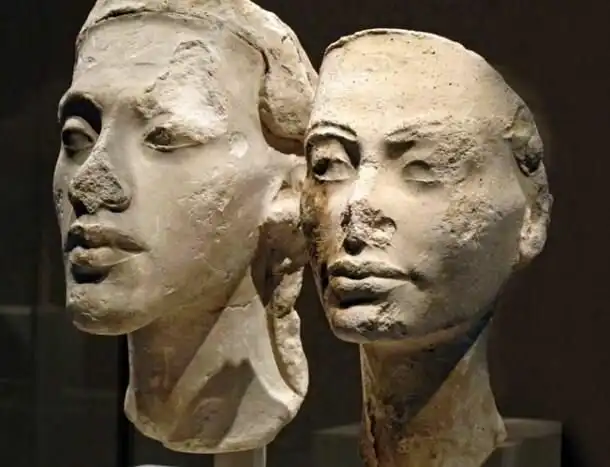 Почему у большинства древнеегипеских статуй нет носов? Кто и зачем их отбил?