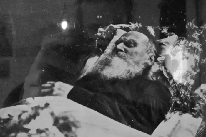 Как определил Бога Лев Толстой перед смертью?