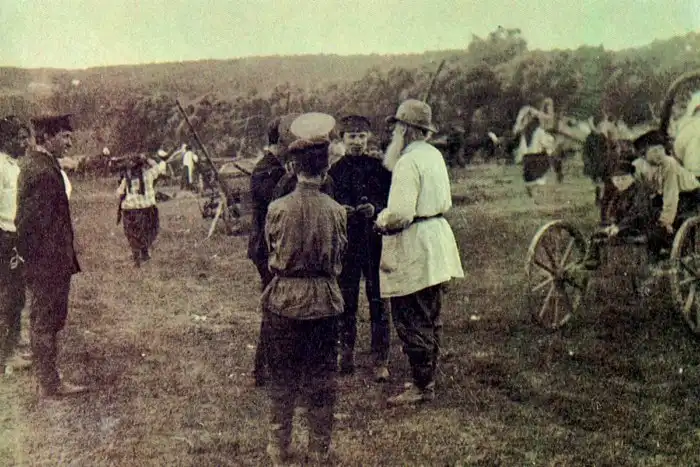 Как Лев Толстой обращался с крепостными на самом деле?