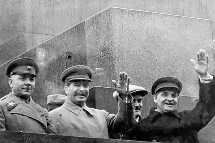 Курсант ударил Сталина на людях. Что с ним стало?