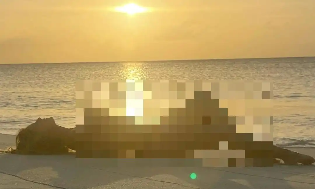 Горячая фотосессия 48-летней Хайди Клум на берегу океана