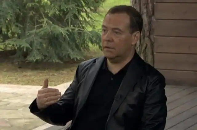 Шутки и мемы про Дмитрия Медведева, который дал интервью в кожаном пиджаке