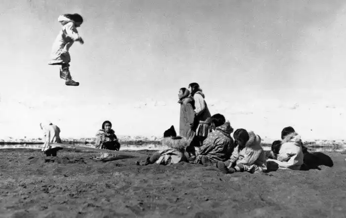 Зачем чукчи прыгают на батуте?