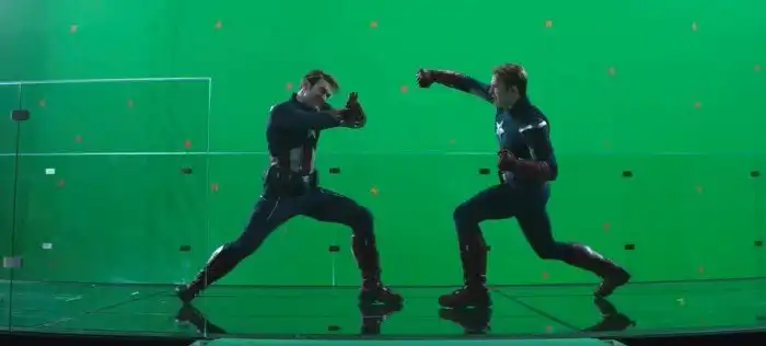 53 фотографии, которые показывают, как выглядят фильмы про супергероев без спецэффектов во время съёмок