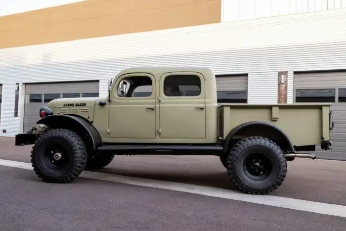 Крутой рестомод Dodge Power Wagon 1949 года