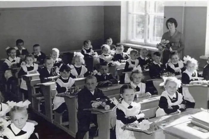 Старые советские парты