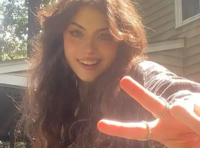 Cтримерша hannahowo показала себя без косметики