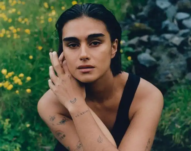 Джилл Кортлев - первая “plus size” модель в истории обложек российского журнала Vogue