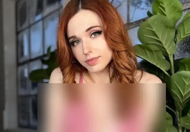 Стримерша Кейтлин Amouranth Сирагуса заработала миллионы, просто показав свой сон