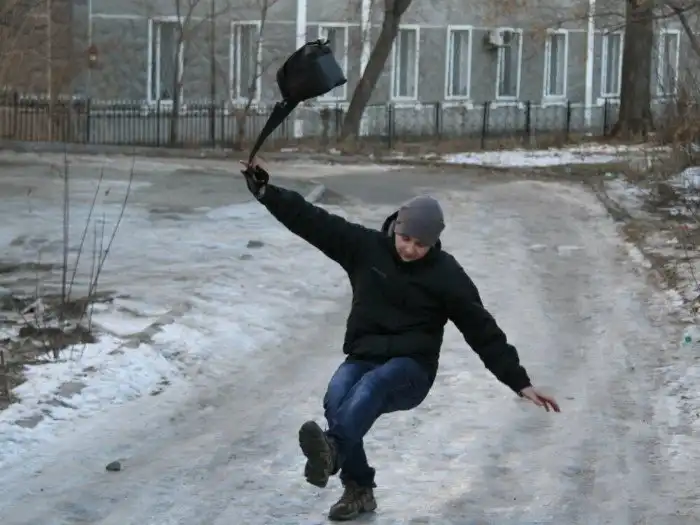 Как не падать в гололёд. Хитрости из советской рубрики "Полезные советы"