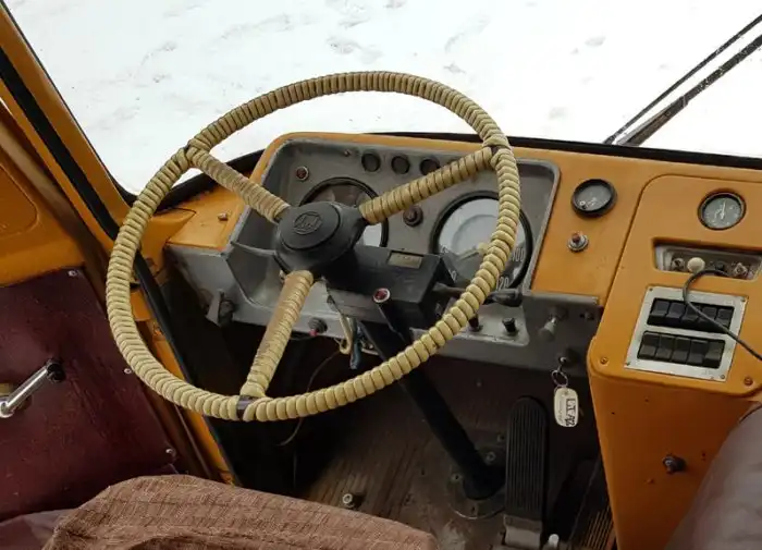 Зачем водители советских автобусов перематывали руль пластиком