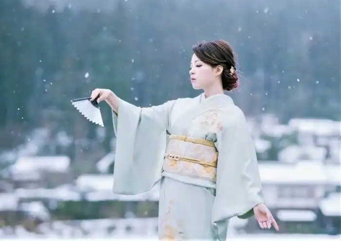 Кимоно - чем меньше выпуклостей на фигуре, тем красивее