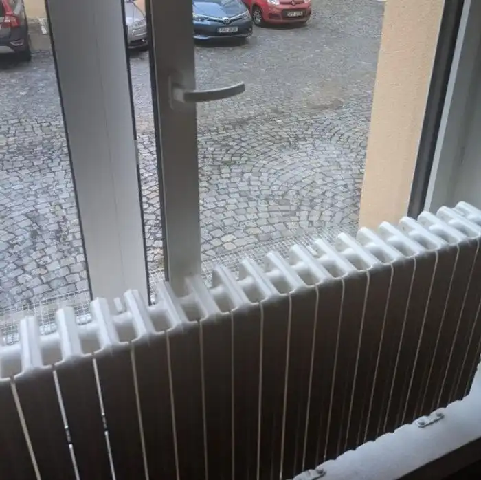 18 работничков, которые делают все через пень-колоду. И результат получается соответствующим