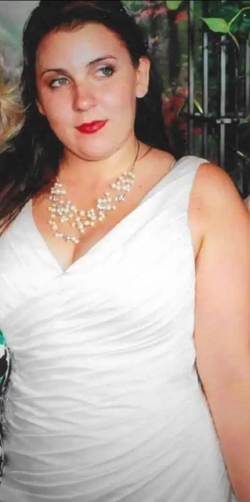 Из гадкого утенка в жопастого лебедя: модель показала, какой она была в юности