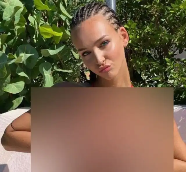 Девушки в бикини