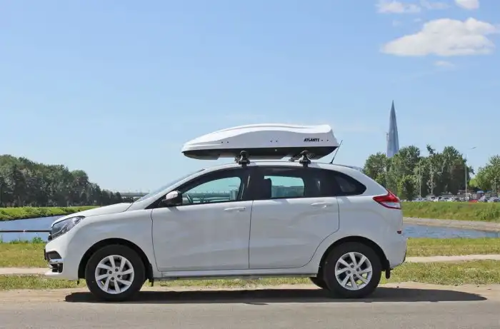 Что за странные «лодки» возят автомобили на своих крышах?