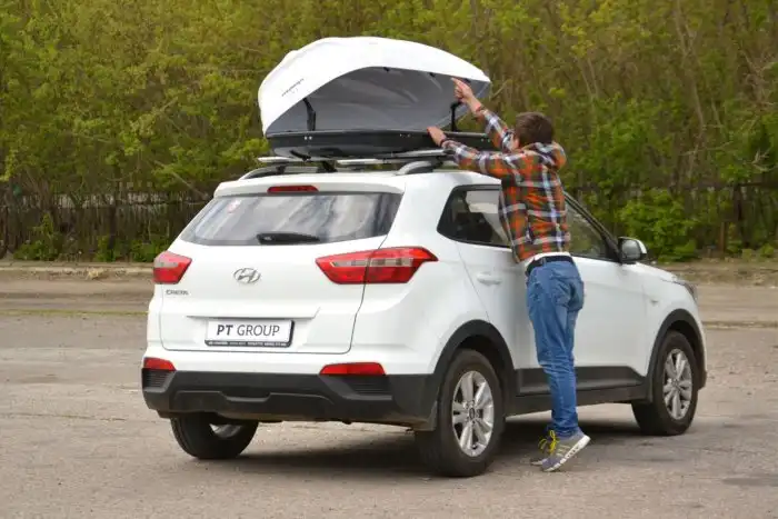 Что за странные «лодки» возят автомобили на своих крышах?