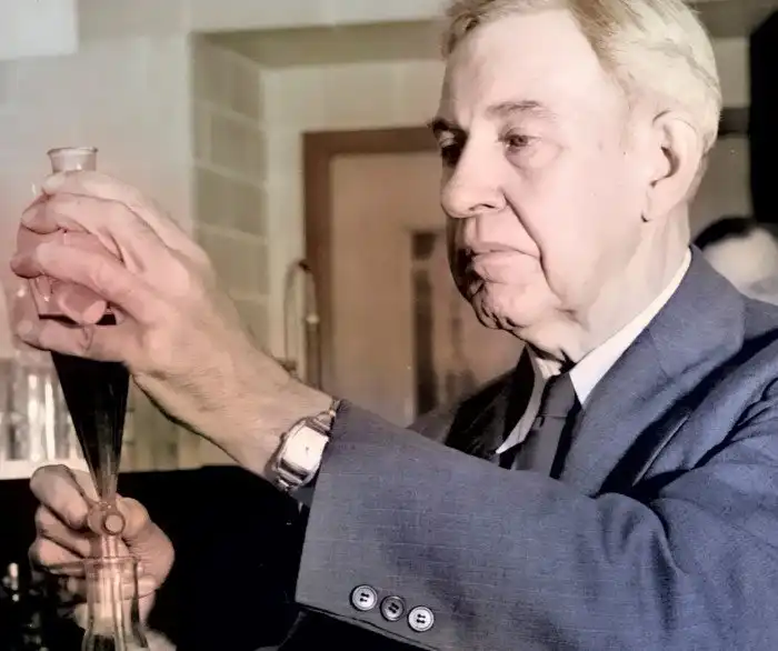 Как сложилась судьба самых известных учёных, бежавших из СССР?